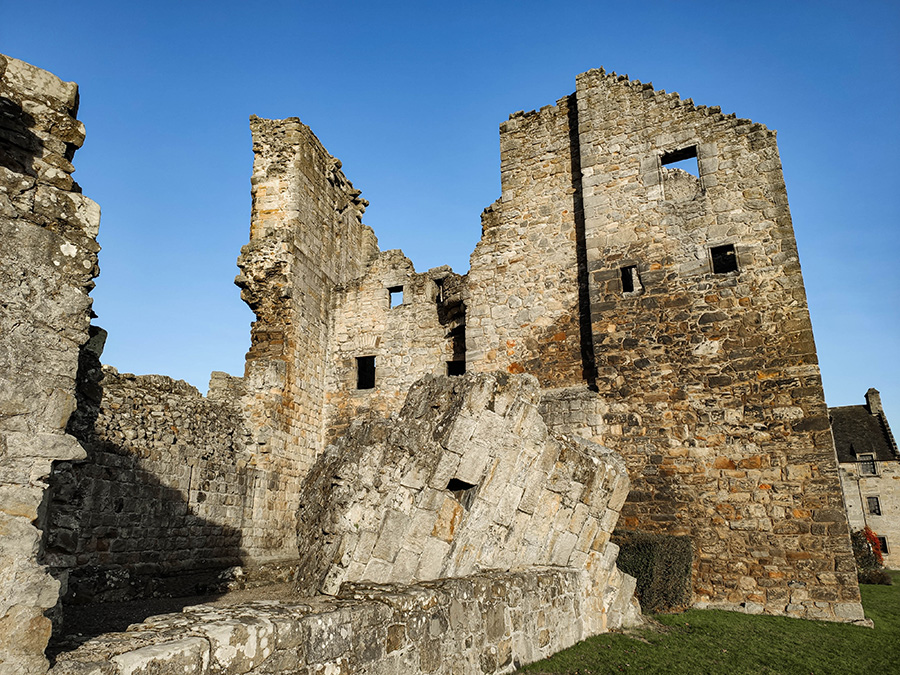 Aberdour Castle najciekawsze miejsca w Szkocji