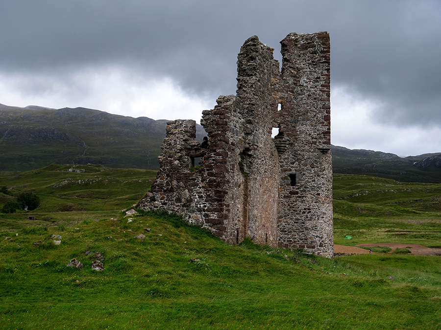 Ardvreck Castle ruiny zamku w Szkocji Loch Assynt
