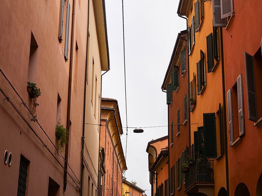 klimatyczne uliczki atrakcje w Bolonii