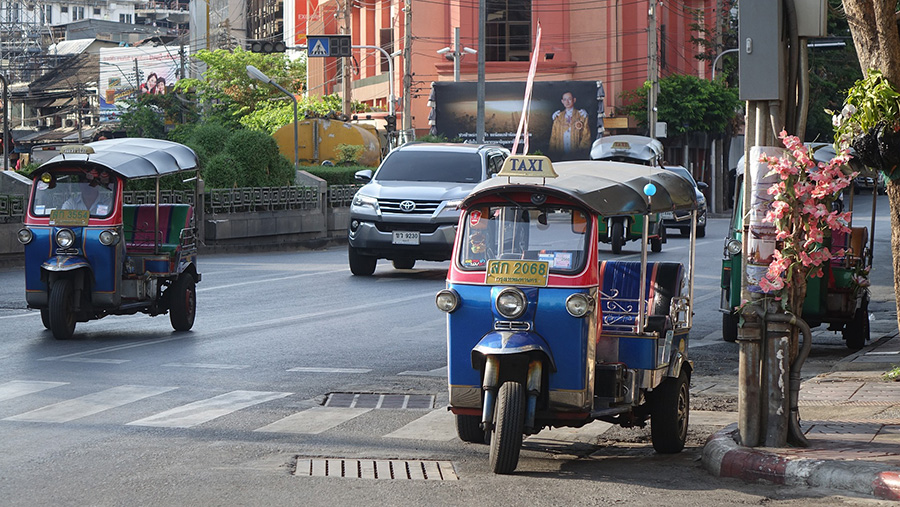 Tuk tuki w Bangkoku jak przemieszczać w Bangkoku Tajlandia